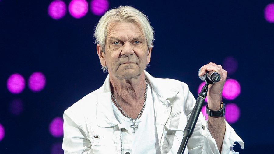 Sänger Matthias Reim live während seines Auftrittes