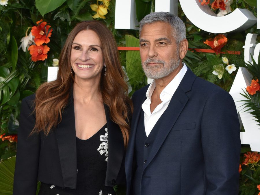 Julia Roberts and George Clooney - Ticket to Paradise premiere London 2022 - Famous BangShowbiz