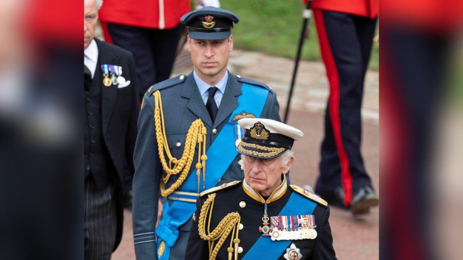 König Charles III. (vorne) mit seinem Vermieter und Sohn Prinz William. (dr/spot)
