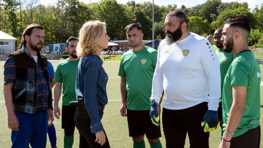 Maria Furtwängler alias Charlotte Lindholm legt sich mit Macho-Fußballern an. (dr/spot)