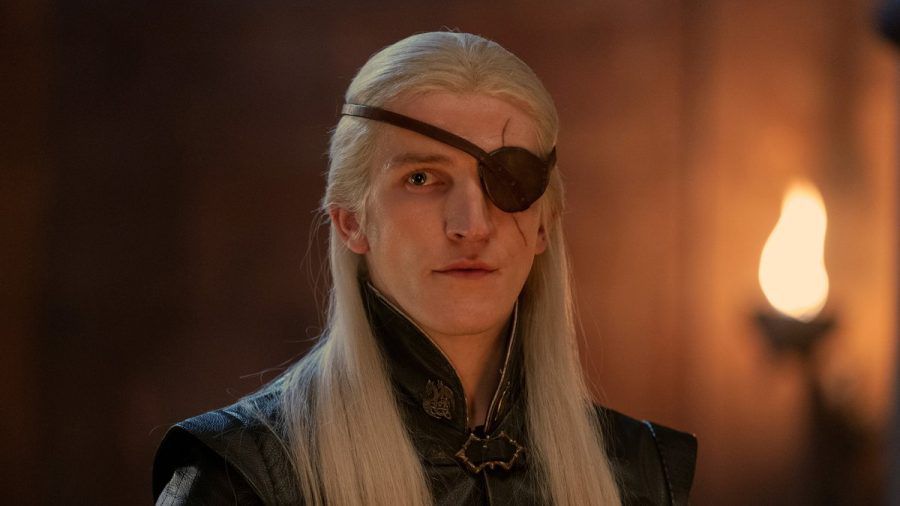 Ewan Mitchell prägte als Aemond Targaryen das Finale der ersten "House of the Dragon"-Staffel. (lau/spot)