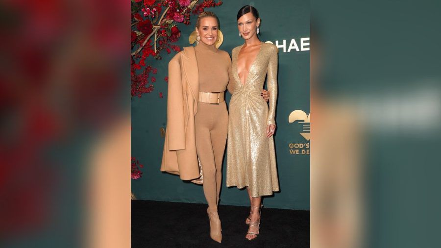 Yolanda (l.) und Bella Hadid bei den Golden Heart Awards 2022. (ntr/spot)