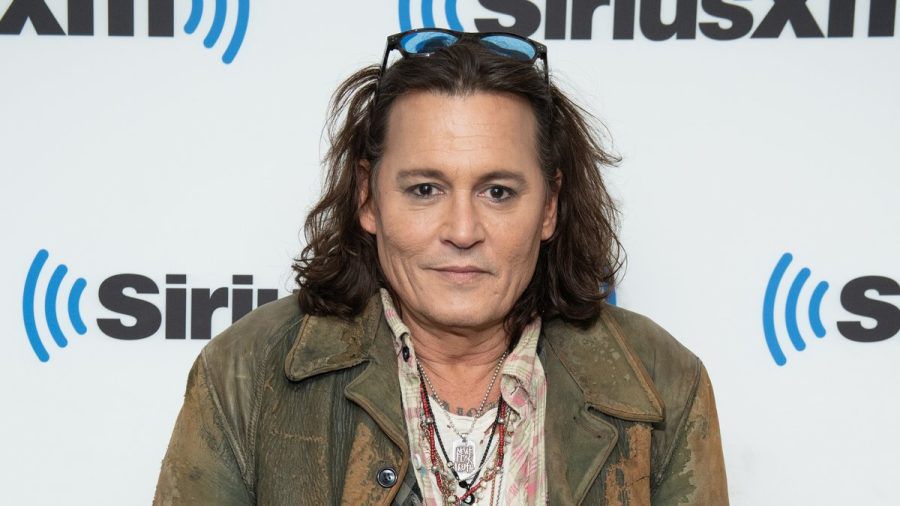 US-Star Johnny Depp ohne Bart am Mittwoch auf dem roten Teppich in New York. (ili/spot)