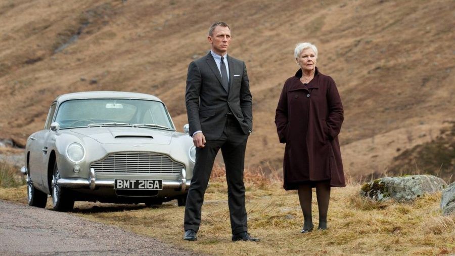 Auch aus "Skyfall" fanden "Bond"-Requisiten und -Erinnerungsstücke einen neuen Besitzer, darunter einige modische Highlights. Zuvor war bereits ein ikonisches Gefährt unter den Hammer gekommen. johannes.erdt