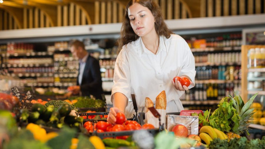 Das Angebot im Supermarkt ist groß - im Winter sollte man von einigen Lebensmitteln aber lieber die Finger lassen. (ncz/spot)