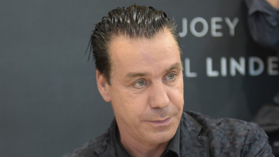 Rammstein-Frontmann Till Lindemann muss seine Solo-Tour verschieben. (jer/spot)