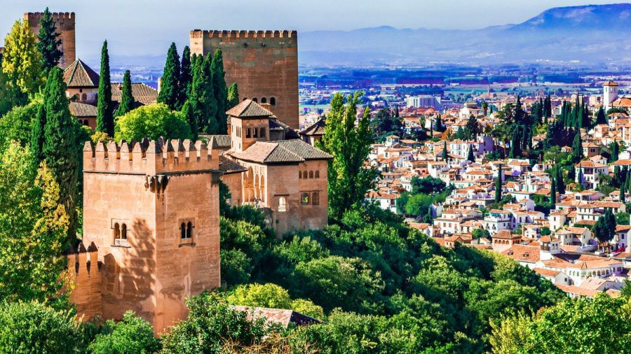 Granada mit der Stadtburg Alhambra ist eine Reise wert. (jom/spot)
