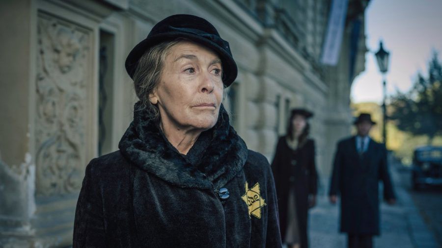 "Martha Liebermann - Ein gestohlenes Leben": Martha (Thekla Carola Wied) hätte sich niemals vorstellen können, ihre Heimat im Alter von 85 Jahren verlassen zu müssen. (cg/spot)