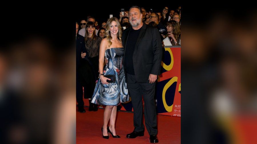 Russell Crowe und seine Britney Theriot auf dem roten Teppich in Rom. (dr/spot)