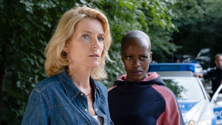 "Tatort: Die Rache an der Welt": Charlotte Lindholm (Maria Furtwängler) und Anaïs Schmitz (Florence Kasumba) jagen den "Wikinger". (cg/spot)