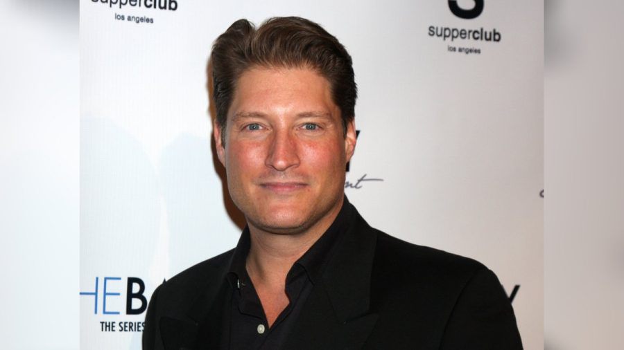 Sean Kanan ist aktuell in der Netflix-Serie "Cobra Kai" zu sehen. Dabei hätten sein Leben und seine Karriere während der Dreharbeiten zu "Karate Kid 3" ein jähes Ende finden können. (jer/spot)