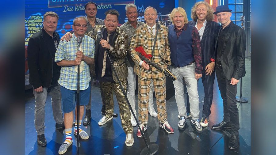 Die Prinzen um Frontmann Sebastian Krumbiegel treten mit Wigald Boning und Olli Dittrich alias Die Doofen bei "RTL Samstag Nacht - das Wiedersehen" auf. (jer/spot)