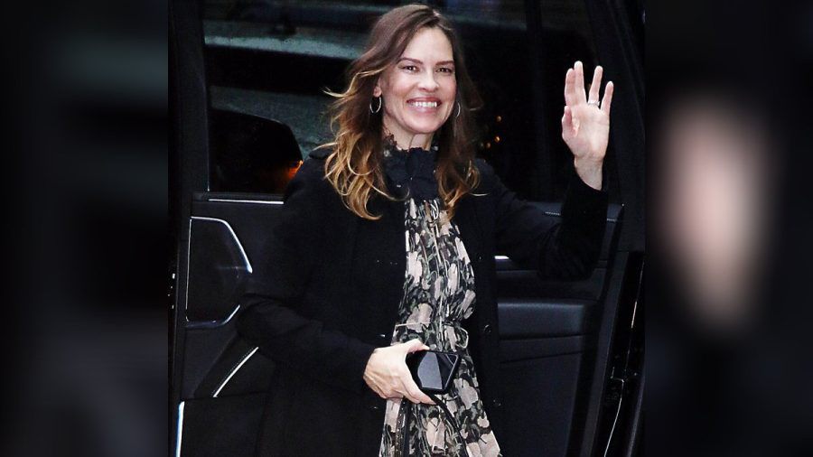 Hilary Swank kurz vor der Bekanntgabe ihrer Schwangerschaft im US-Fernsehen. (eee/spot)