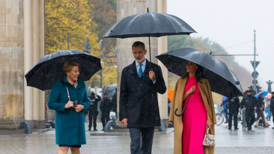 Bürgermeisterin Franziska Giffey (li.) unterhielt sich mit König Felipe VI. und Königin Letizia. (amw/spot)