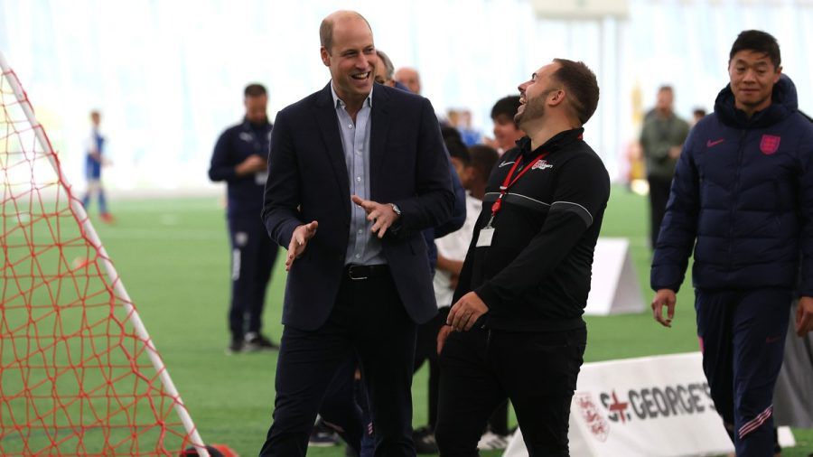 Prinz William beim zehnjährigen Jubiläum des Fußballzentrums St. George's Park. (mia/spot)