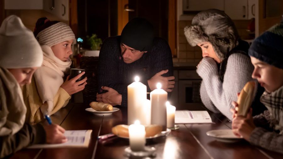 Bei Stromausfall können Kerzen eine alternative Lichtquelle sein. (ncz/spot)