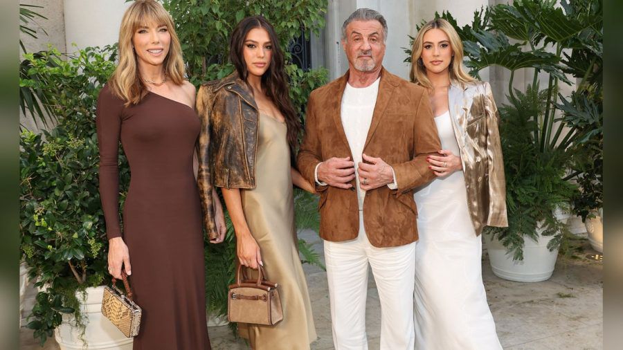 Jennifer Flavin, Sistine Stallone, Sylvester Stallone und Sophia Stallone im kalifornischen San Marino. (jom/spot)