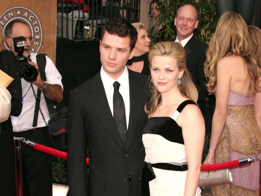 Ryan Phillippe and Reese Witherspoon - FAMOUS BangShowbiz