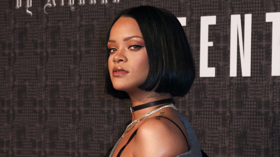 Rihanna gibt bereits einen kleinen Vorgeschmack auf ihren neuen Song "Lift Me Up". (wue/spot)