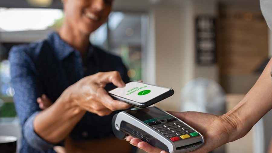 Mit dem Smartphone zu bezahlen, ist dank NFC-Technologie heutzutage fast überall möglich. (elm/spot)