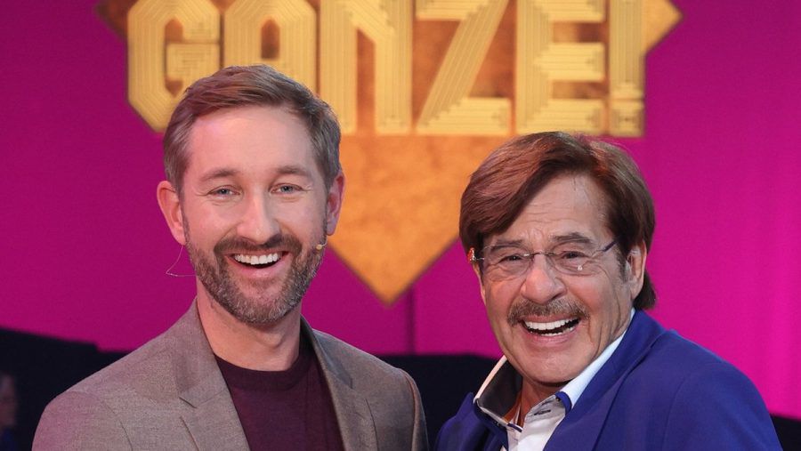 Jörg Draeger (re.) kommt zurück. Gemeinsam mit Kollege Daniel Boschmann feiert der Moderator das zweite Comeback der Spielshow "Geh aufs Ganze!" in Sat.1. (jer/spot)