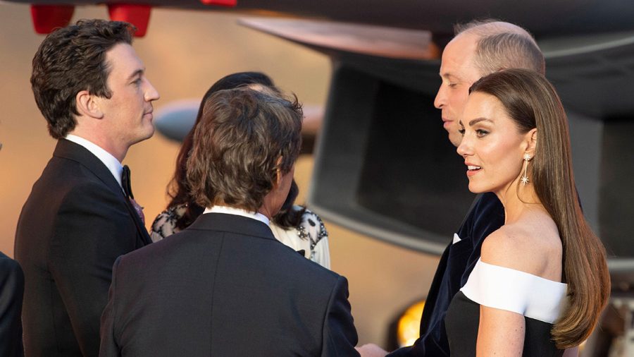 Prinz William und Miles Teller. bei einer Premiere