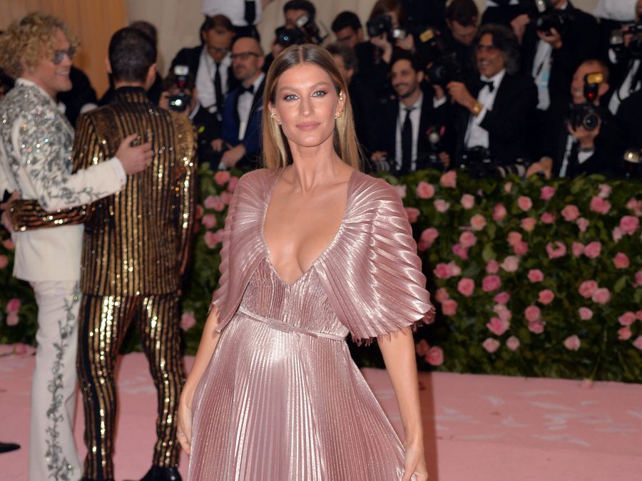 Gisele Bundchen - 2019 Met Gala - Famous BangShowbiz