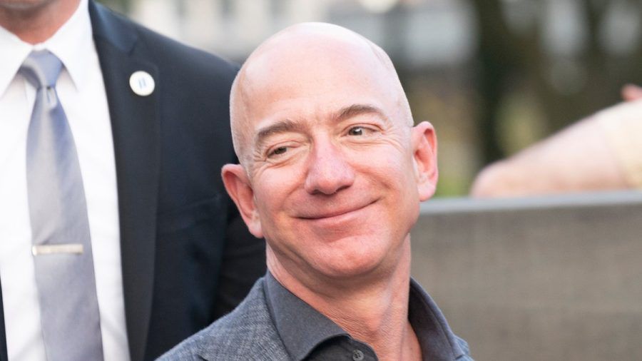 Nach seinem Rücktritt als Amazon-Chef ist Jeff Bezos immer noch der viertreichste Mensch der Welt. Einen Großteil dieses Reichtums will er aber wohl für den guten Zweck spenden. (jer/spot)