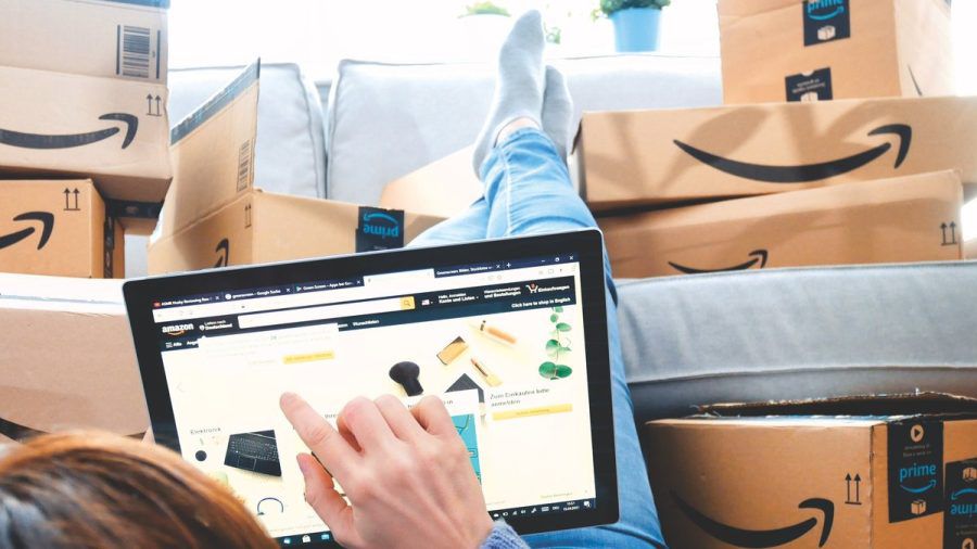Wer sich bei Amazon mit Geschenken eindeckt, kann seine Bestellungen ganz einfach aus dem Verlauf löschen, damit sie eine Überraschung bleiben. (elm/spot)
