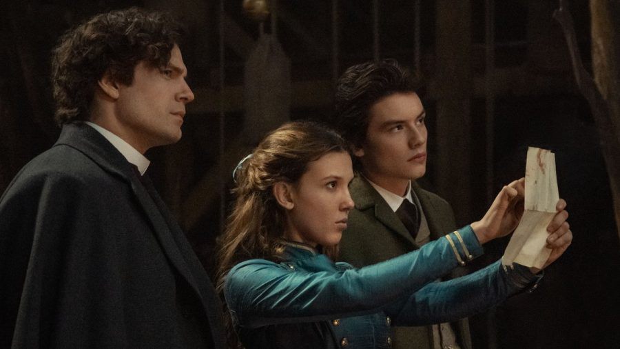 Henry Cavill, Millie Bobby Brown und Louis Partridge in "Enola Holmes 2". (aha/spot)