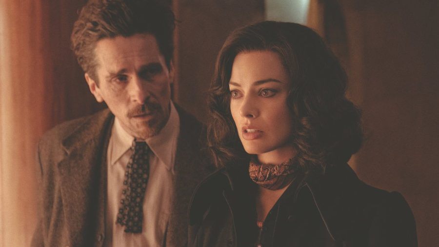 Burt (Christian Bale) und Valerie (Margot Robbie) werden in ein Mordkomplott verstrickt. (kms/spot)