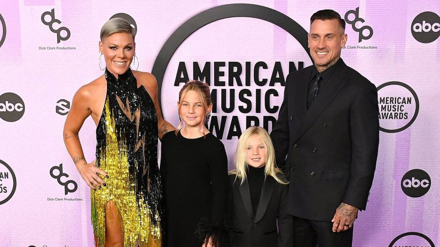 Pink mit Ehemann Carey Hart und den Kindern Willow (M.l.) und Jameson. (smi/spot)