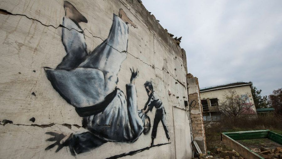 Das Banksy-Bild mit dem Judoka-Jungen soll wohl ein Seitenhieb gegen Judo-Fan Wladimir Putin sein. (jer/spot)