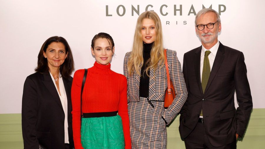 Longchamp-Kreativdirektorin Sophie Delafontaine mit Emilia Schüle, Toni Garrn und Longchamp-CEO Jean Cassegrain in München (v.l.n.r). (ncz/spot)