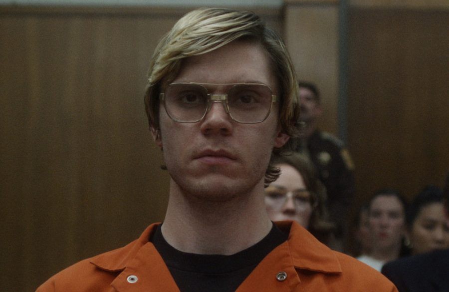 Evan Peters as Jeffrey Dahmer - The Jeffrey Dahmer Story - Netflix BangShowbiz