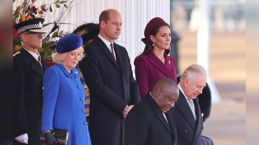 Cyril Ramaphosa and er Seite von König Charles III., dahinter Königsgemahlin Camilla, Prinz William und Prinzessin Kate. (stk/spot)