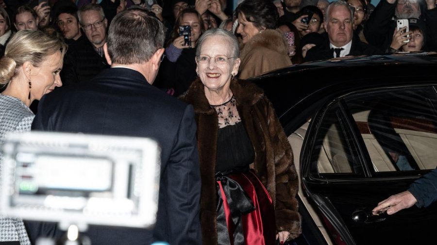Königin Margrethe II. bei der Ankunft zur Aufführung. (smi/spot)