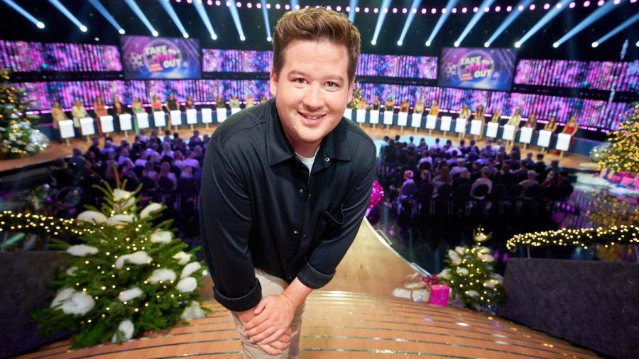 Chris Tall präsentiert das "Take Me Out - XXL XMas Special". (jom/spot)