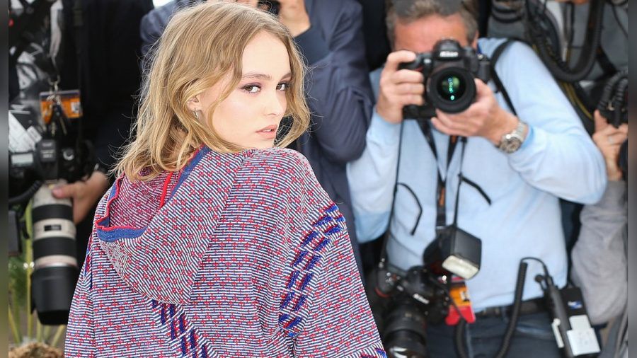 Lily-Rose Depp möchte sich nicht zum Verleumdungsprozess ihres Vaters gegen Amber Heard äußern. (mia/spot)