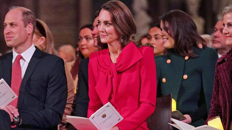 Im vergangenen Jahr wählte Prinzessin Kate für das Weihnachtskonzert ein rotes Schluppenkleid. (eee/spot)