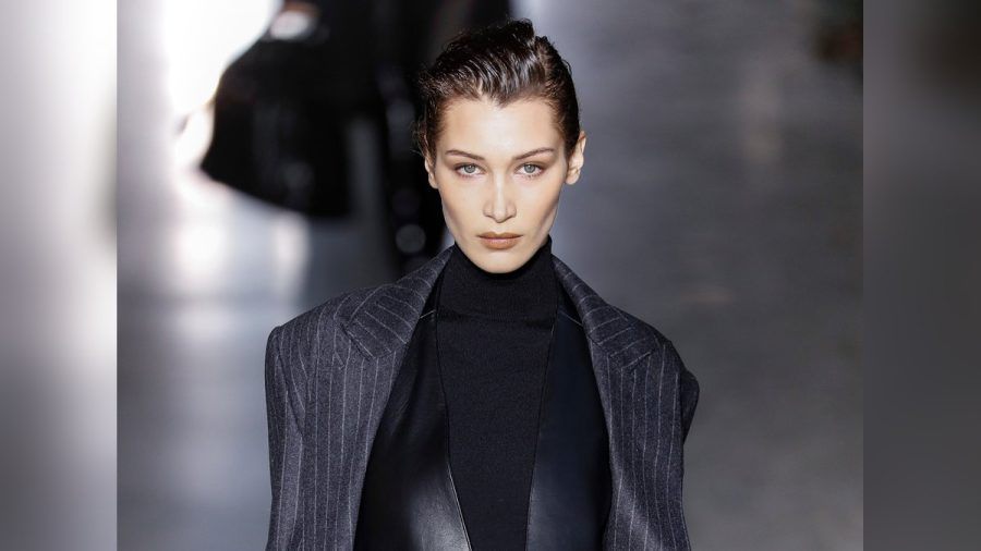 Bella Hadid trägt Männermode besser als die meisten Männer, findet die britische "GQ". (mia/spot)