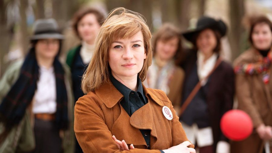 "Alice": Alice Schwarzer (Nina Gummich) wird zur Vorkämpferin für die Frauenbewegung in Deutschland. (cg/spot)