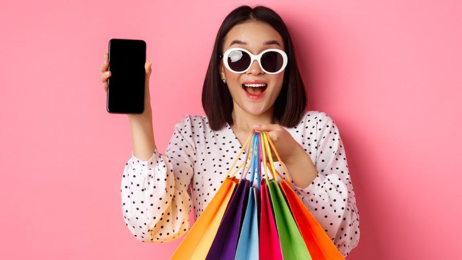 Viele Verbraucherinnen und Verbraucher dürften im Rahmen des Black Friday wieder auf Schnäppchenjagd gehen. (wue/spot)