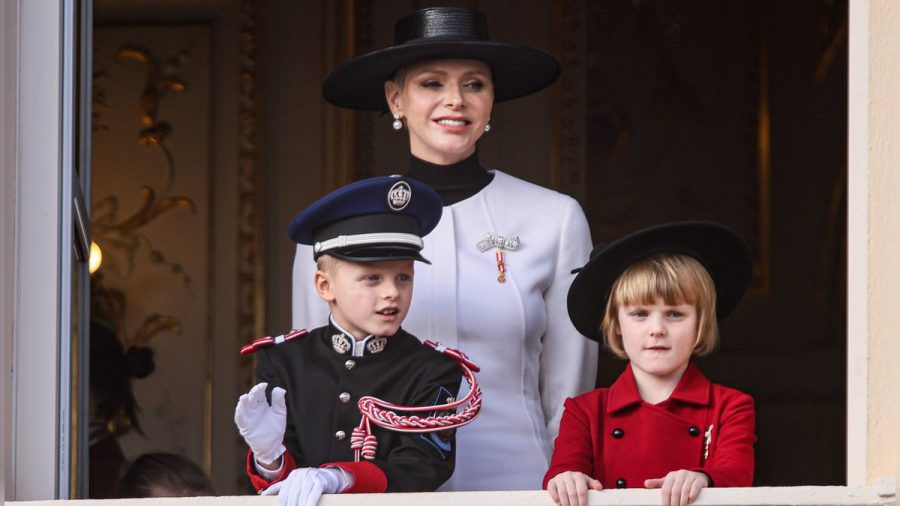Charlène von Monaco mit ihren Kindern Prinz Jacques und Prinzessin Gabriella. (jom/spot)