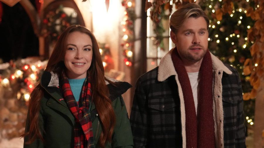 Lindsay Lohan und Chris Overstreet spielen die Hauptrollen in der Weihnachtsromanze "Falling for Christmas" für Netflix. (jru/spot)