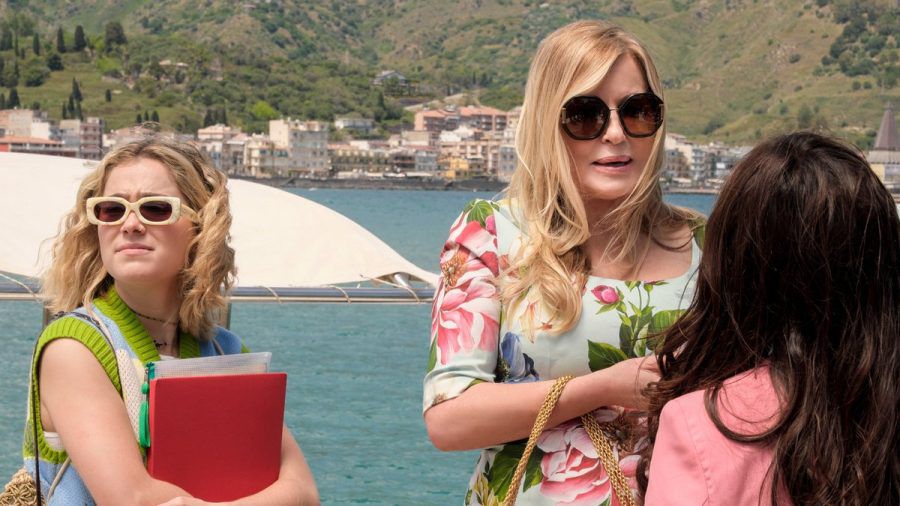 Jennifer Coolidge (r.) ist in beiden bisherigen "The White Lotus"-Staffeln zu sehen. (wue/spot)