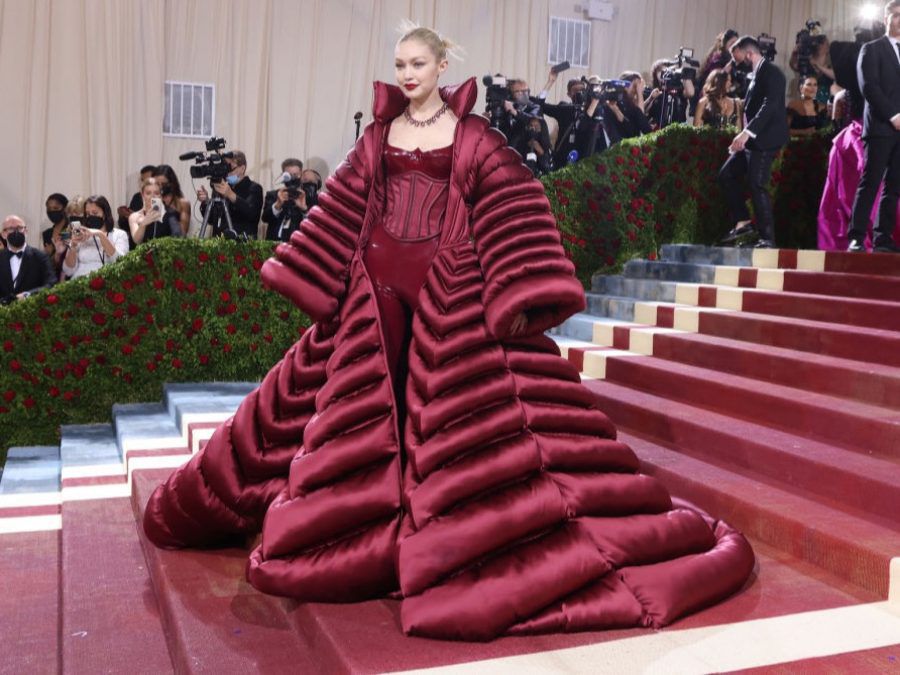 Gigi Hadid enters the 2022 Met Gala - Getty BangShowbiz