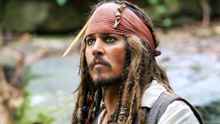 Johnny Depp als Jack Sparrow in "Pirates of the Caribbean - Fremde Gezeiten". (lau/spot)