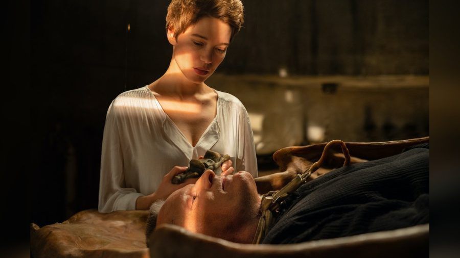 Viggo Mortensen und Léa Seydoux in "Crimes of the Future". (stk/spot)