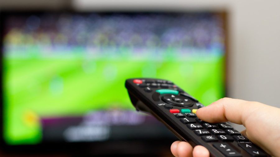 Deutlich weniger TV-Zuschauer als noch 2018 schalteten zum Eröffnungsspiel der Fußball-Weltmeisterschaft in Katar ein. (lau/spot)